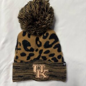 Stylish Leopard Print Beanie with Pom-Pom